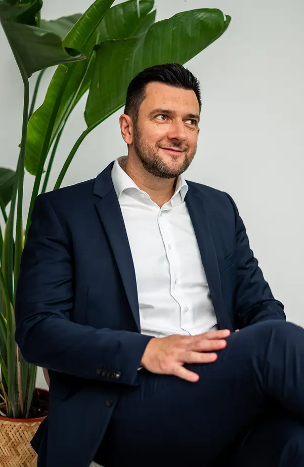 Suad Ferhatbegovic, MA, amministratore delegato e fondatore di Ambicon GmbH, in un ritratto professionale